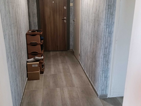 Тристаен апартамент в Чирпан - 64 кв.м за 1195 €/кв.м - Снимка #1