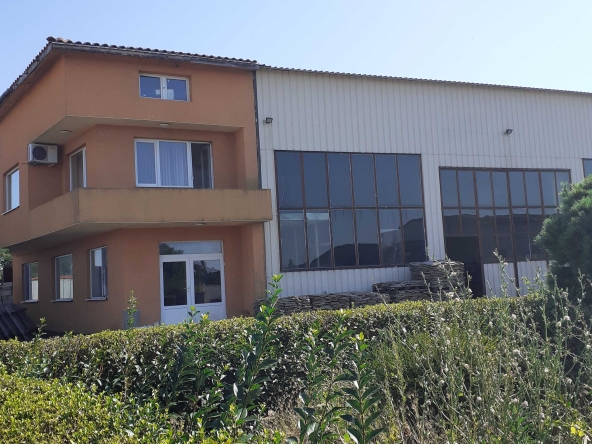 Промишлена сграда в Бургас, Възраждане - 2250 кв.м за 178 €/кв.м - Снимка #1