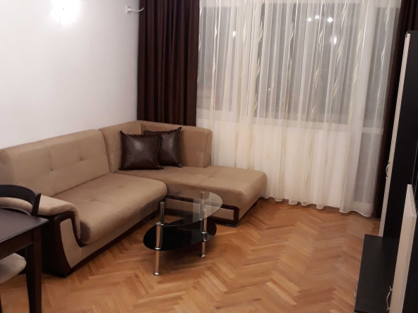 Дава се под наем Тристаен апартамент в Варна, Окръжна болница - 86 кв.м за 714 € - Снимка #1