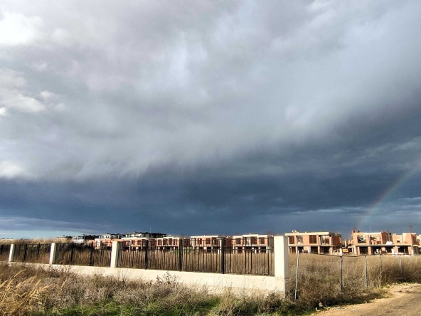 Парцел в Пловдив, Остромила - 9208 кв.м за 1 €/кв.м - Снимка #1