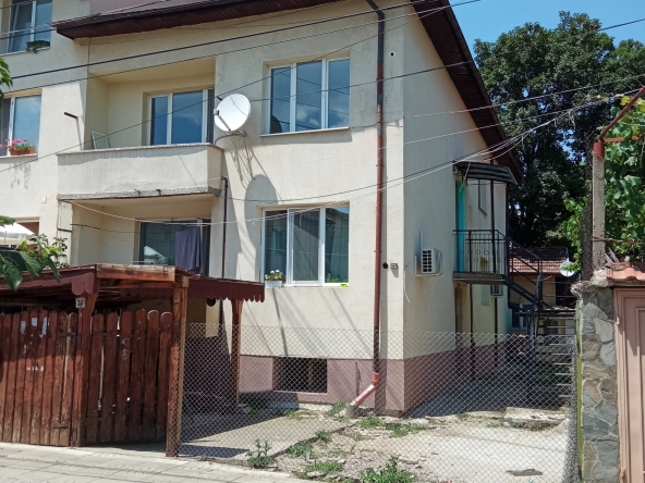 Етаж от къща в Кюстендил, Бузлуджа - 100 кв.м за 1330 €/кв.м - Снимка #1