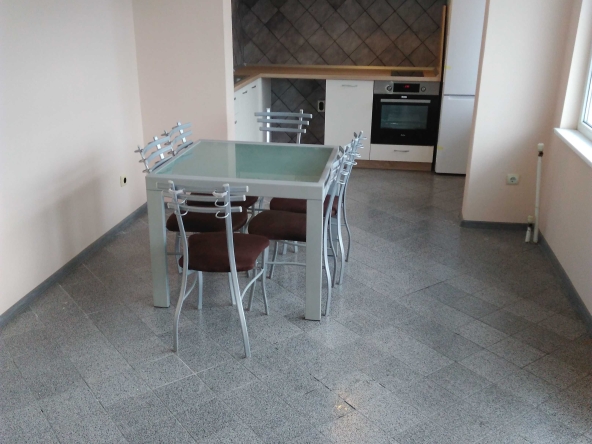 Дава се под наем Тристаен апартамент в Варна, Виница - 105 кв.м за 459 € - Снимка #1