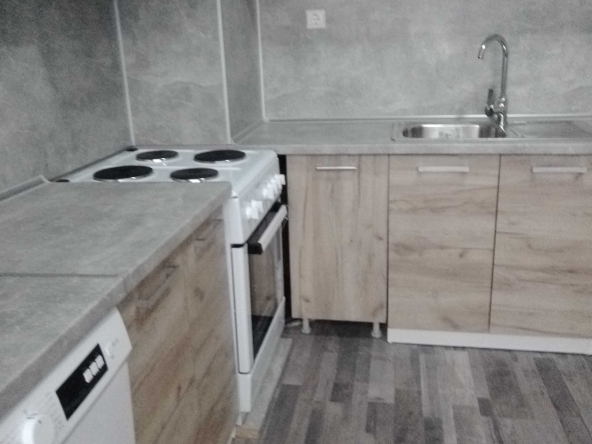 Дава се под наем Тристаен апартамент в Плевен, Дружба 1 - 90 кв.м за 408 € - Снимка #1