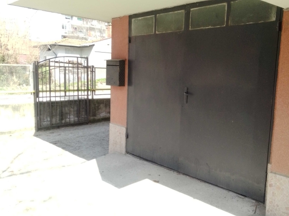 Дава се под наем Гараж / Паркомясто в Плевен, Дружба 1 - 16 кв.м за 99.45 € - Снимка #1