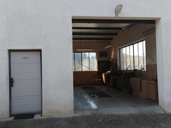 Дава се под наем Промишлена сграда в Троян - 90 кв.м за 280.5 € - Снимка #1