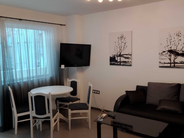 Дава се под наем Двустаен апартамент в Варна, Център - 55 кв.м за 561 € - Снимка #1