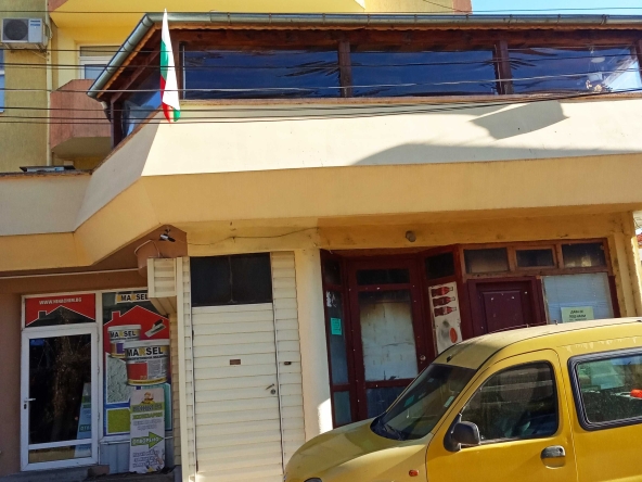 Къща в Разград, Бели Лом - 390 кв.м за 782 €/кв.м - Снимка #1