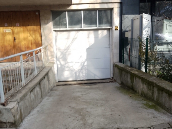 Дава се под наем Гараж / Паркомясто в София, Белите брези - 22 кв.м за 107.1 € - Снимка #1