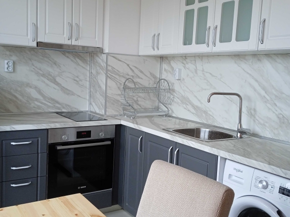 Дава се под наем Двустаен апартамент в Плевен, Широк център - 45 кв.м за 280.5 € - Снимка #1