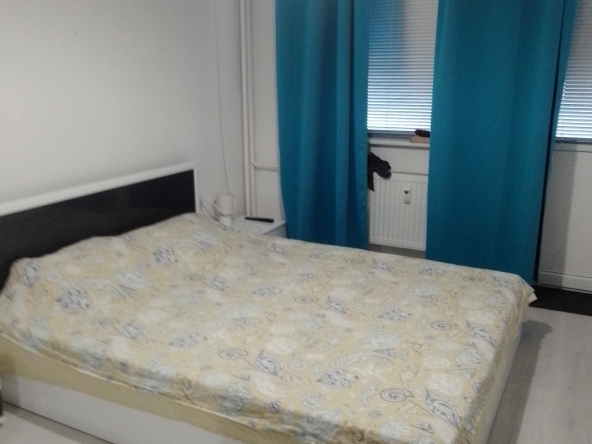 Дава се под наем Тристаен апартамент в Плевен, Дружба 1 - 120 кв.м за 357 € - Снимка #1