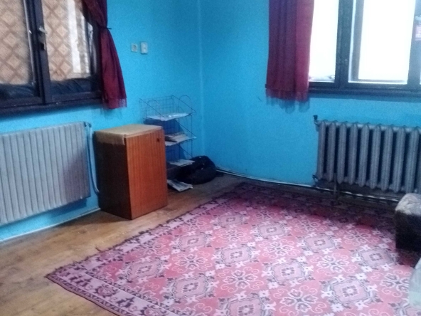 Дава се под наем Етаж от къща в Плевен, Дружба 1 - 85 кв.м за 204 € - Снимка #1