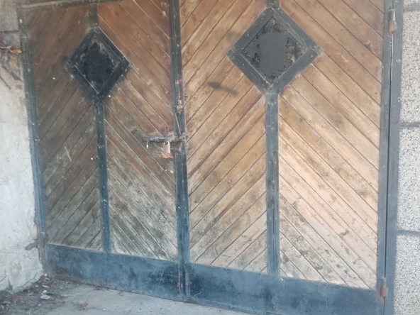 Гараж / Паркомясто в Плевен, Идеален център - 20 кв.м за 1300 €/кв.м - Снимка #1