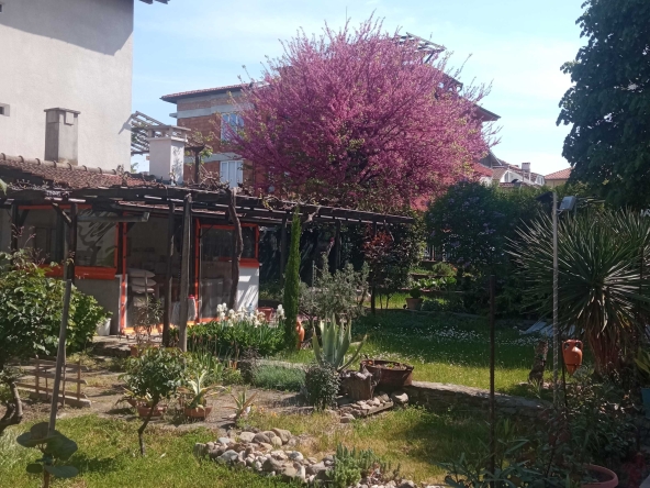 Дава се под наем Къща в с. Лозенец, Област Бургас - 100 кв.м за 30.6 € - Снимка #1