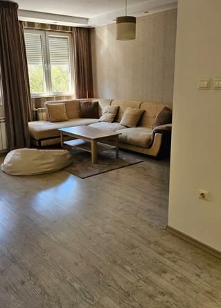 Дава се под наем Двустаен апартамент в София, Бъкстон - 87 кв.м за 718.08 € - Снимка #1