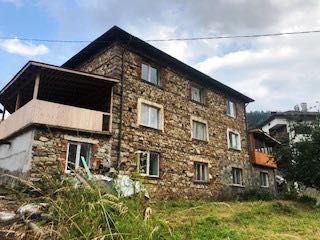 Къща в Чепеларе - 300 кв.м за 306 €/кв.м - Снимка #1