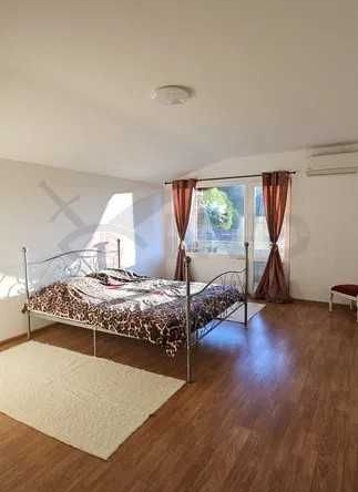 Дава се под наем Двустаен апартамент в Варна, Аспарухово - 70 кв.м за 298.86 € - Снимка #1