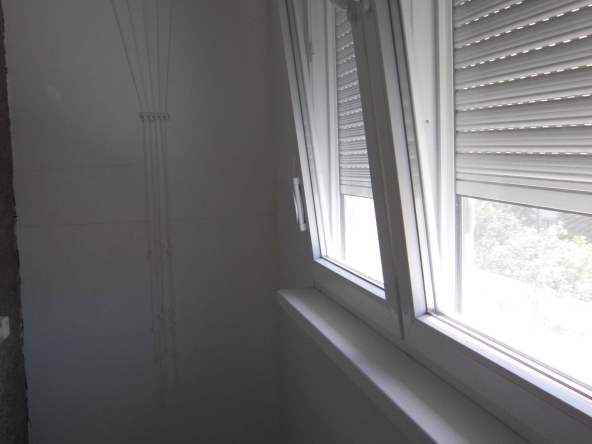 Дава се под наем Едностаен апартамент в Бургас, Славейков - 45 кв.м за 175 € - Снимка #1