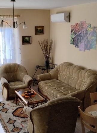 Дава се под наем Тристаен апартамент в София, Център - 94 кв.м за 700 € - Снимка #1