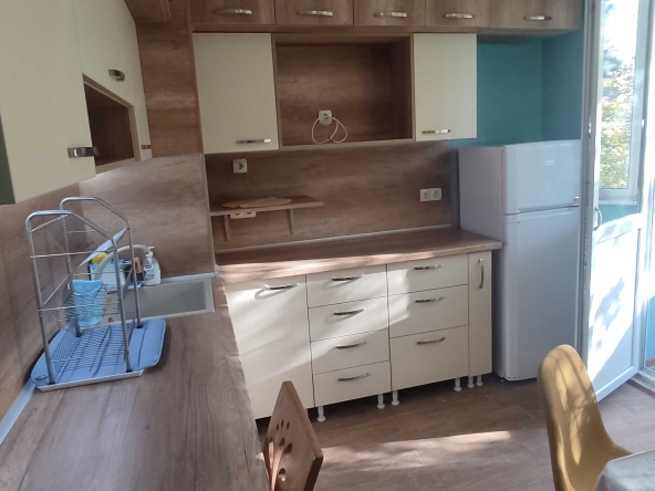 Дава се под наем Тристаен апартамент в Плевен, Широк център - 70 кв.м за 357 € - Снимка #1