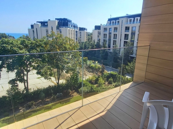 Дава се под наем Двустаен апартамент в к.к. Св.Св. Константин и Елена - 54 кв.м за 1000 € - Снимка #1