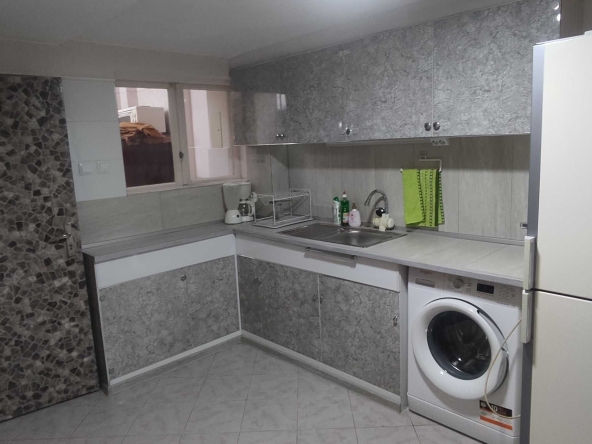 Дава се под наем Етаж от къща в Варна, Цветен квартал - 45 кв.м за 348.84 € - Снимка #1