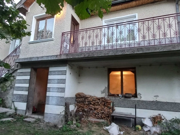 Къща в с. Орешец, Област Пловдив - 444 кв.м за 190 €/кв.м - Снимка #1