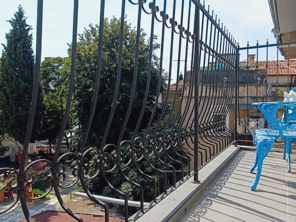 Дава се под наем Тристаен апартамент в Варна, Център - 101 кв.м за 897.6 € - Снимка #1