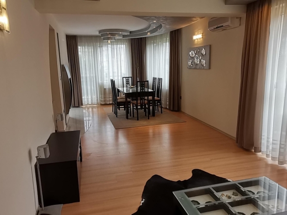 Дава се под наем Четиристаен апартамент в София, Студентски град - 200 кв.м за 980 € - Снимка #1