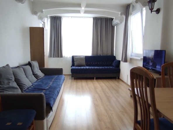 Дава се под наем Двустаен апартамент в Варна, Център - 53 кв.м за 382.5 € - Снимка #1