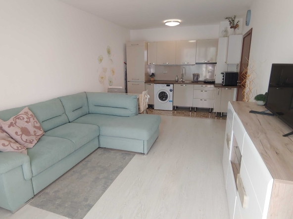 Дава се под наем Двустаен апартамент в Варна, м-т Траката - 48 кв.м за 459 € - Снимка #1