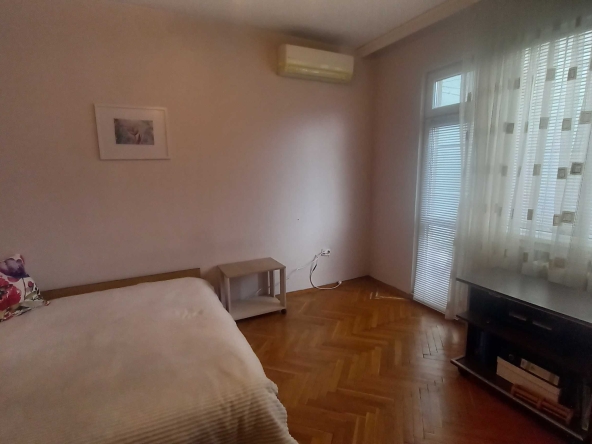 Дава се под наем Двустаен апартамент в Пловдив, Каменица 1 - 80 кв.м за 398.82 € - Снимка #1