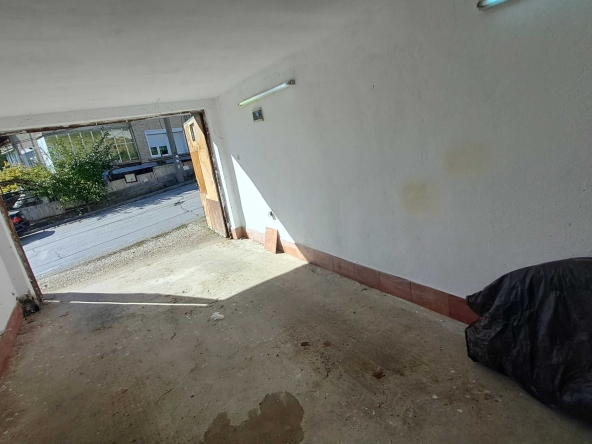 Дава се под наем Гараж / Паркомясто в Велико Търново, Акация - 23 кв.м за 76.5 € - Снимка #1