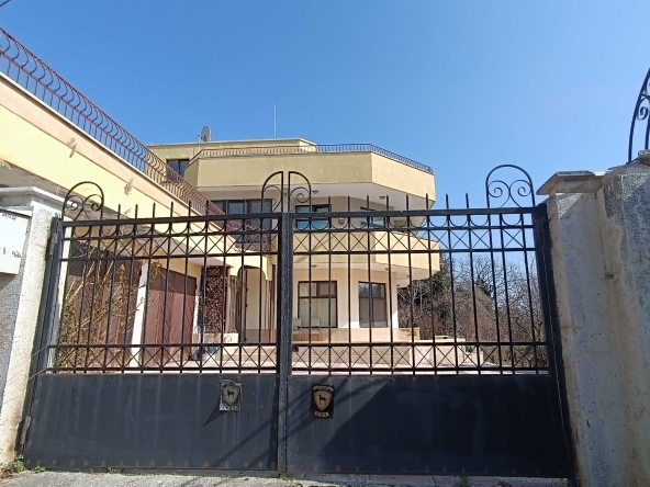 Къща в Варна, Център - 232 кв.м за 1187 €/кв.м - Снимка #1