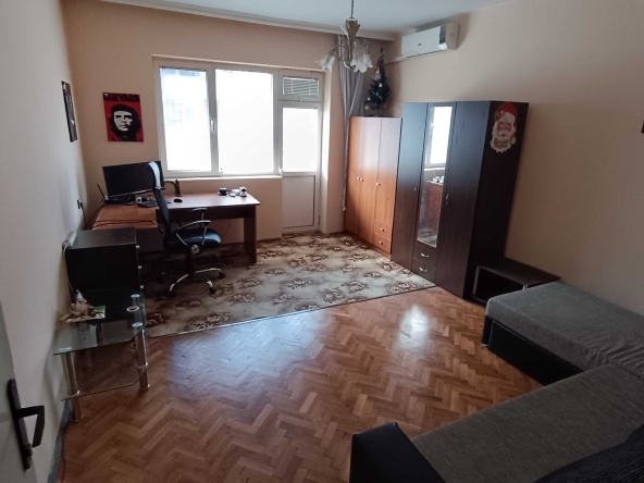 Тристаен апартамент в Бургас, Център - 90 кв.м за 1247 €/кв.м - Снимка #1