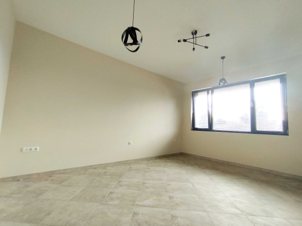 Дава се под наем Офис в Перник, Изток - 67 кв.м за 612 € - Снимка #1