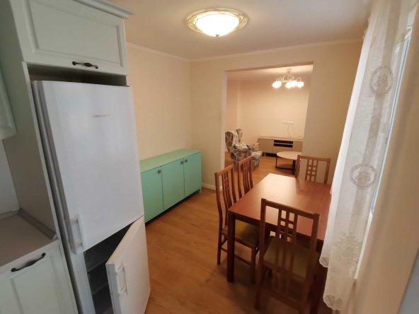 Дава се под наем Тристаен апартамент в Бургас, Възраждане - 100 кв.м за 561 € - Снимка #1