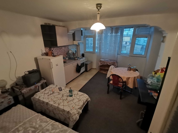 Дава се под наем Двустаен апартамент в Бургас, Братя Миладинови - 50 кв.м за 306 € - Снимка #1