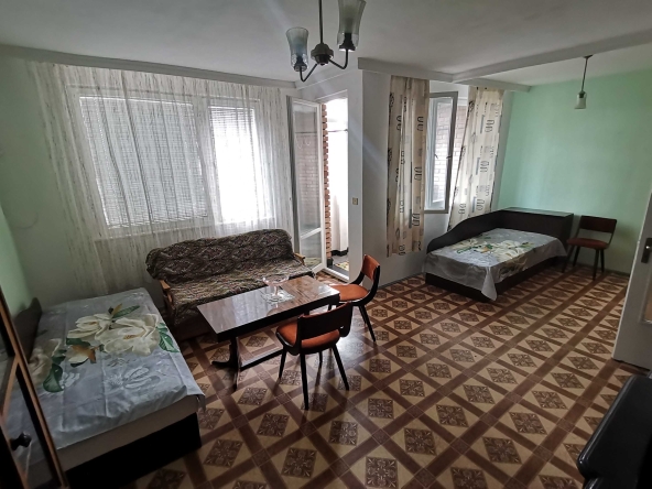 Дава се под наем Двустаен апартамент в Бургас, Славейков - 55 кв.м за 255 € - Снимка #1