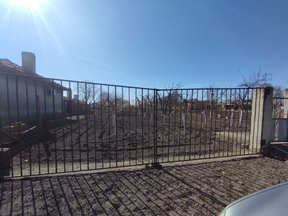 Парцел в с. Безмер, Област Ямбол - 850 кв.м за 21 €/кв.м - Снимка #1