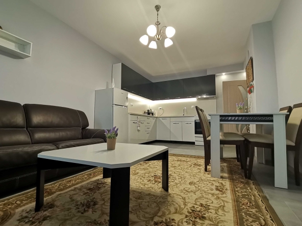 Дава се под наем Тристаен апартамент в Бургас, Изгрев - 65 кв.м за 229.5 € - Снимка #1