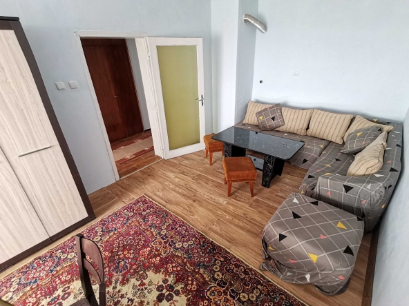 Дава се под наем Двустаен апартамент в Бургас, Славейков - 54 кв.м за 178.5 € - Снимка #1