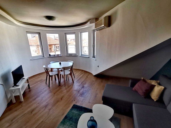 Дава се под наем Двустаен апартамент в Бургас, Център - 50 кв.м за 219.3 € - Снимка #1