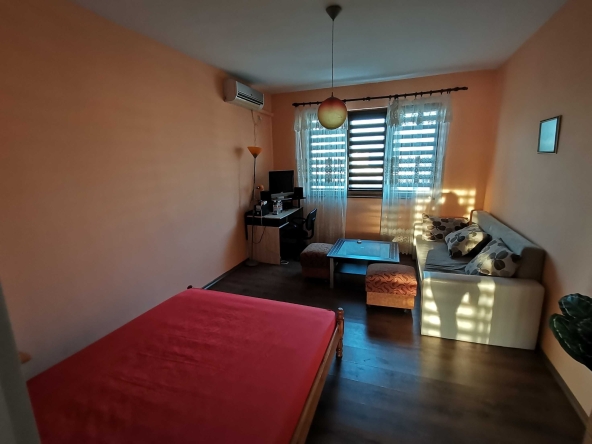 Дава се под наем Двустаен апартамент в Бургас, Лазур - 71 кв.м за 204 € - Снимка #1