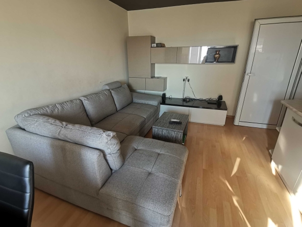 Дава се под наем Тристаен апартамент в Бургас, Славейков - 68 кв.м за 510 € - Снимка #1