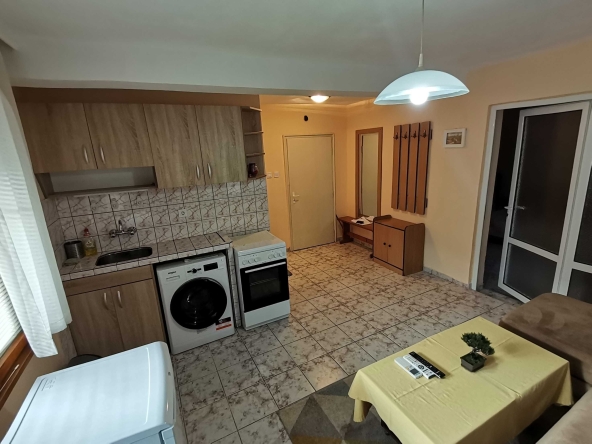 Дава се под наем Двустаен апартамент в Бургас, Лазур - 55 кв.м за 229.5 € - Снимка #1