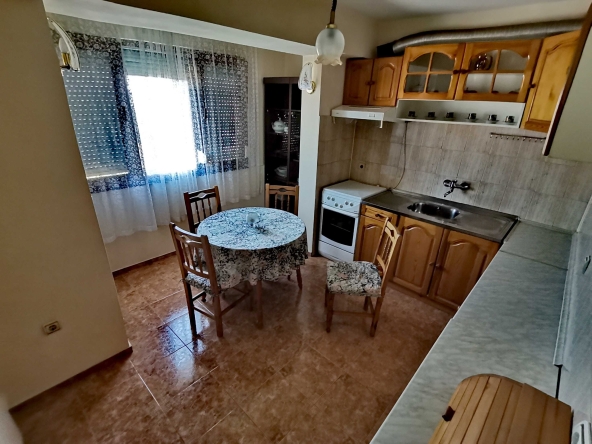 Дава се под наем Двустаен апартамент в Бургас, Изгрев - 68 кв.м за 204 € - Снимка #1