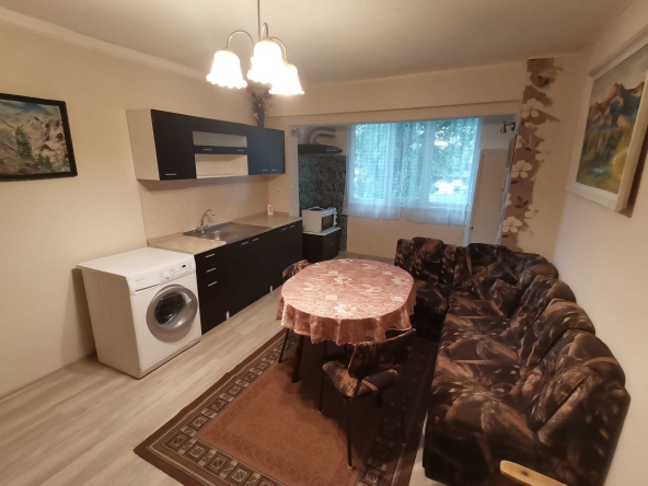 Дава се под наем Едностаен апартамент в Бургас, Изгрев - 52 кв.м за 204 € - Снимка #1