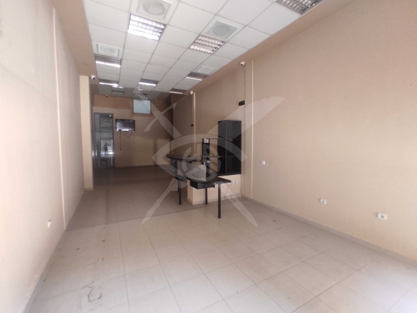 Магазин в Пловдив, Гагарин - 170 кв.м за 755 €/кв.м - Снимка #1