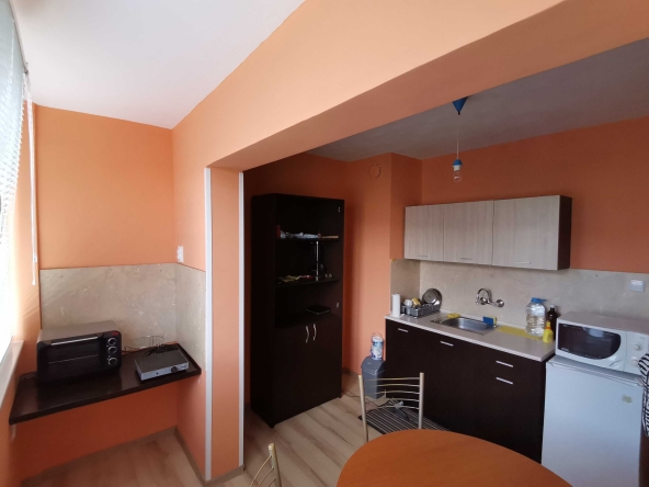 Дава се под наем Едностаен апартамент в Бургас, Изгрев - 30 кв.м за 153 € - Снимка #1