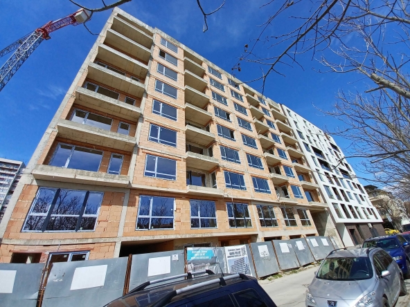 Тристаен апартамент в Варна, Център - 125 кв.м за 1880 €/кв.м - Снимка #1